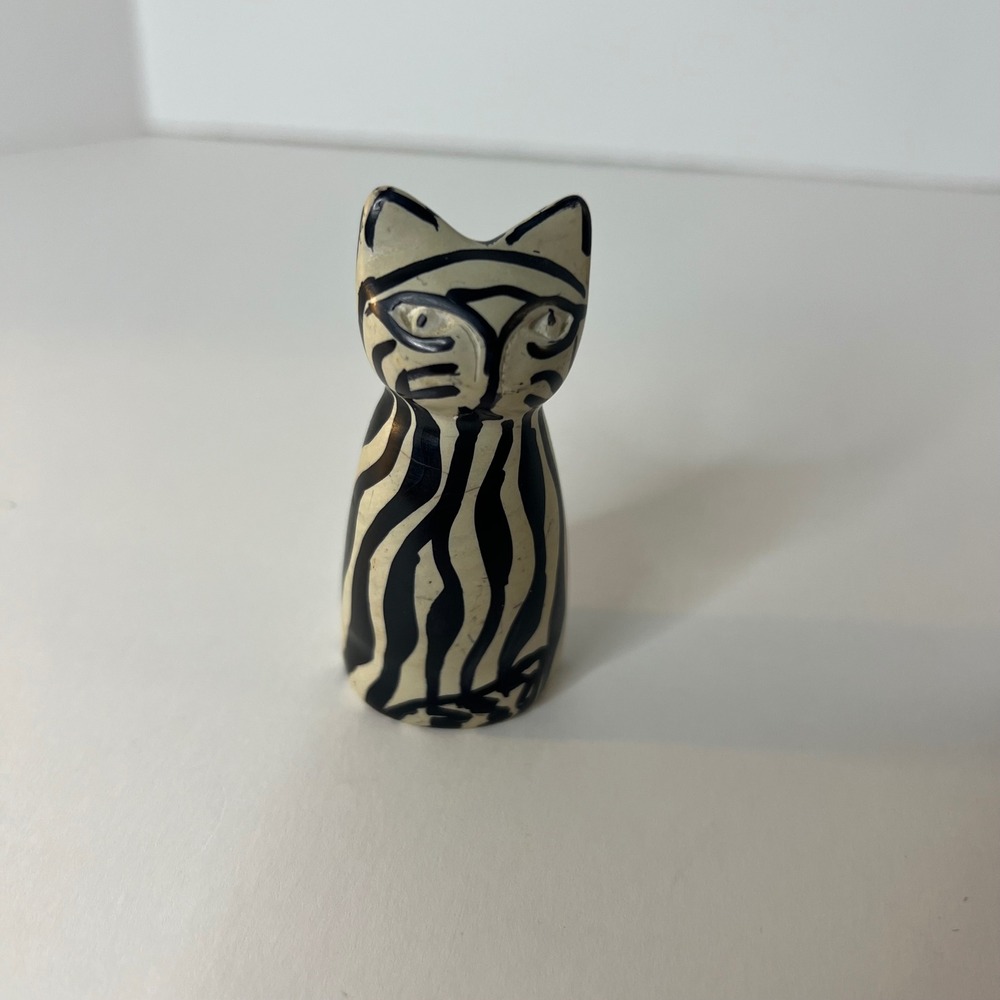 Vintage Folk Art Whisical Striped Sitting‎ Cat 1 x 2.5" Stone Cat White Black